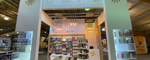 Imagen que muestra el estand de la Universidad de Caldas en la feria del libro