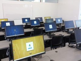 Nueva sala de computación en La dorada