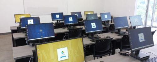 Nueva sala de computación en La dorada